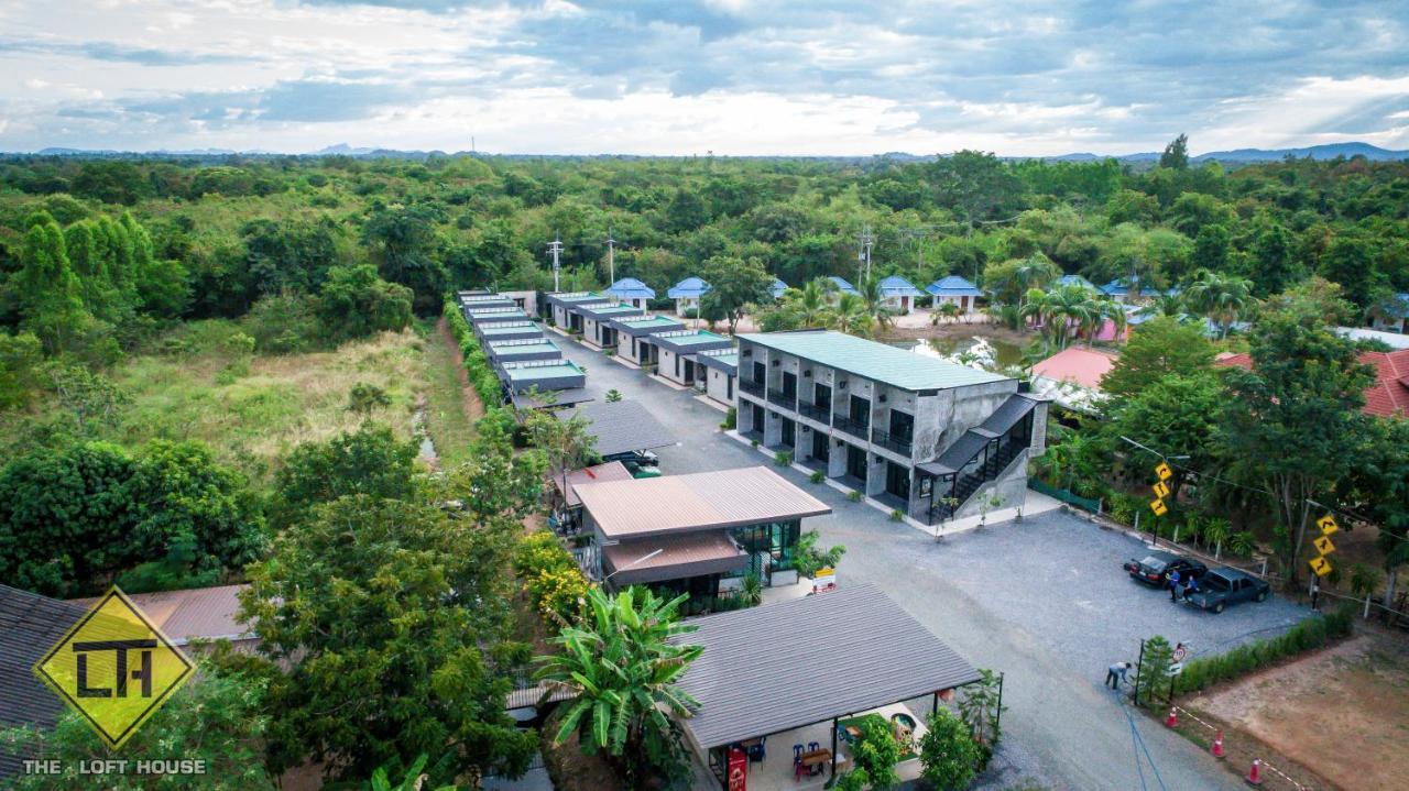 The Loft House Sakaeo Hotel Watthana Nakhon Kültér fotó
