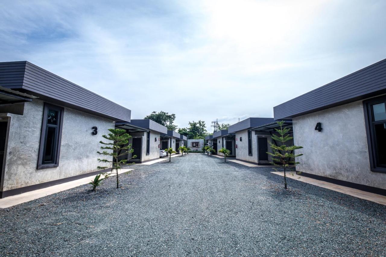 The Loft House Sakaeo Hotel Watthana Nakhon Kültér fotó