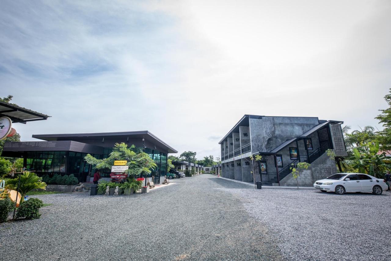 The Loft House Sakaeo Hotel Watthana Nakhon Kültér fotó