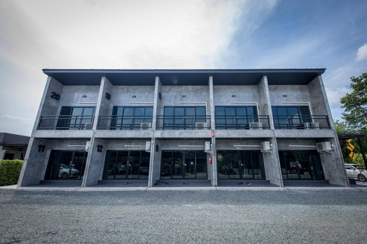 The Loft House Sakaeo Hotel Watthana Nakhon Kültér fotó